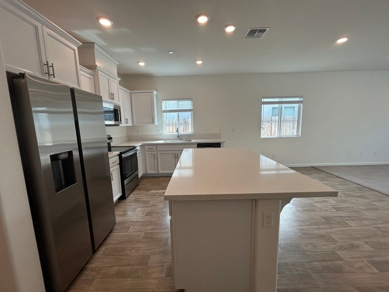 931 Grimsby Ln - Photo 6 of 29