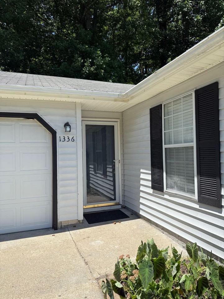 1336 Crane Cres - Photo 3 of 31