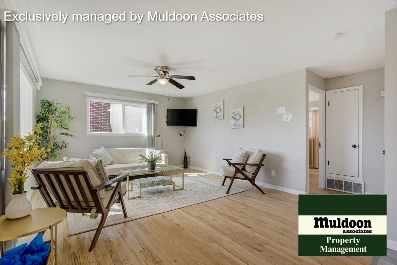 1621 N Monument Ave - Photo 2 of 25