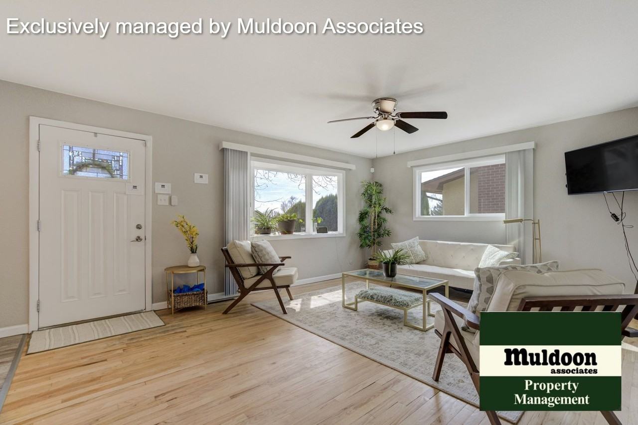 1621 N Monument Ave - Photo 3 of 25