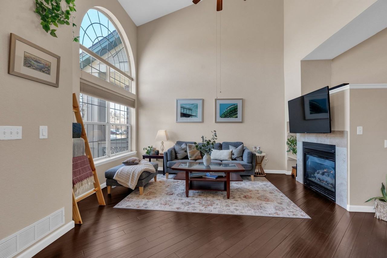 10087 E Hawaii Pl - Photo 3 of 26