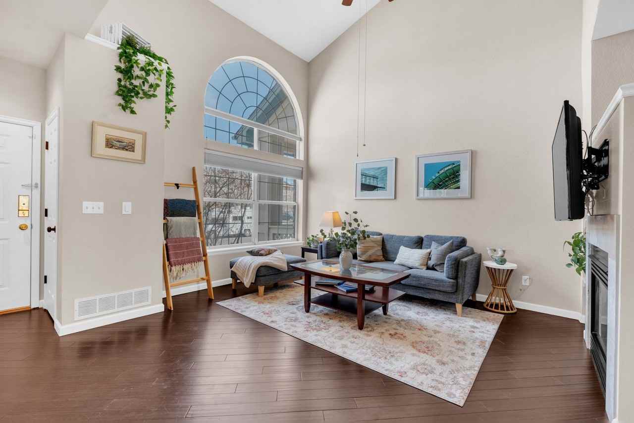 10087 E Hawaii Pl - Photo 4 of 26