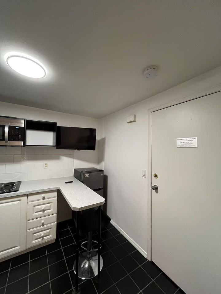 1517 Comox Street #5 - Photo 3 of 13