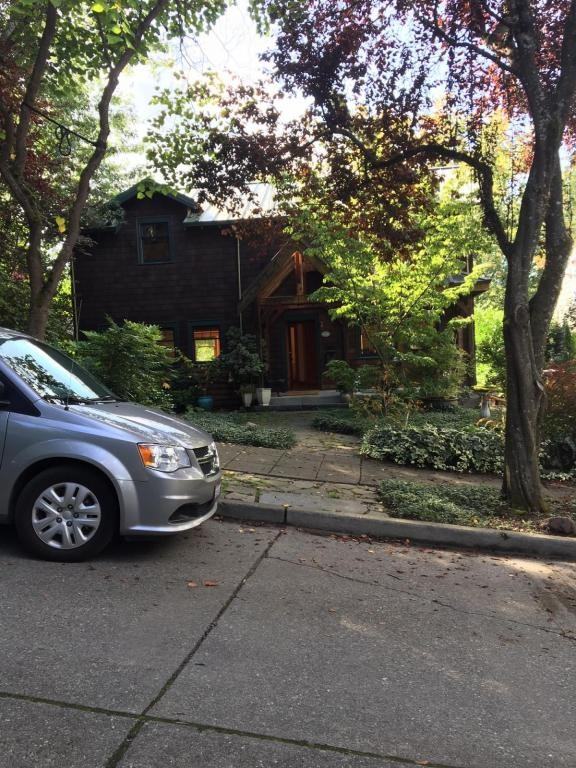 311 33rd Avenue East - Photo 4 of 27