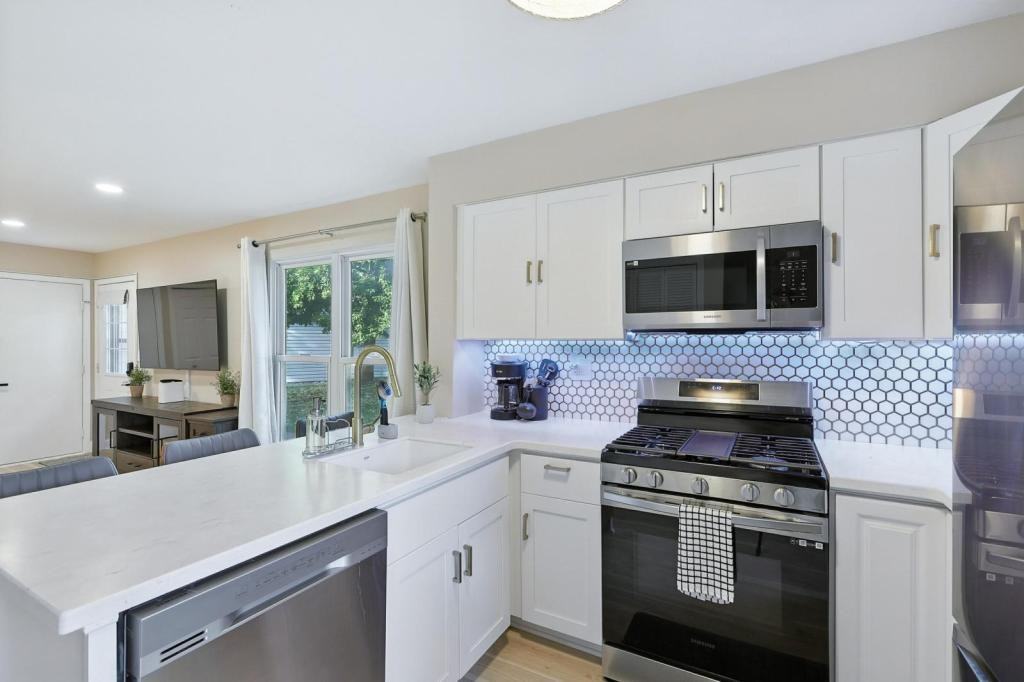 2621 Wingate Ct - Photo 7 of 45