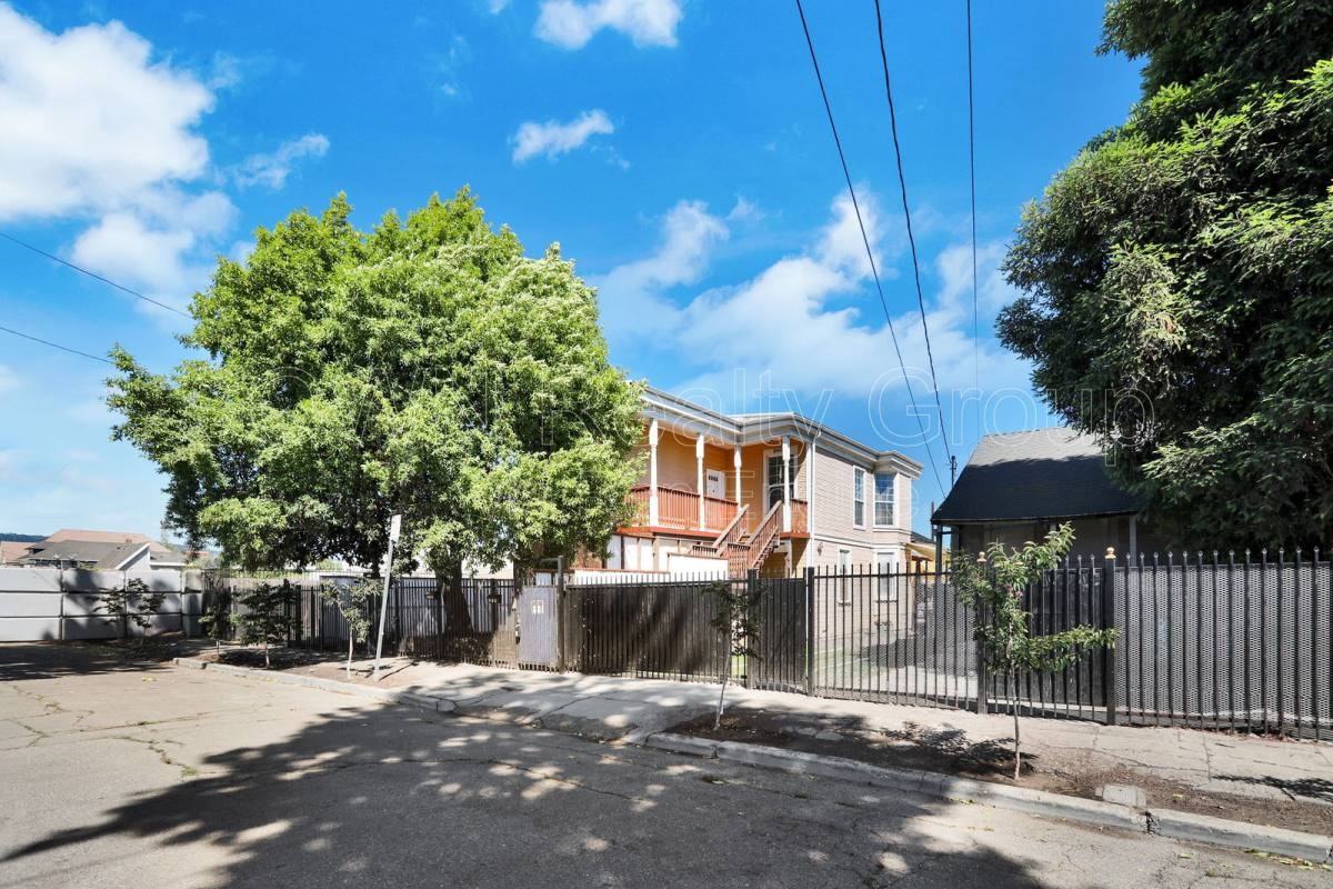 840 36th Ave - Photo 2 of 10