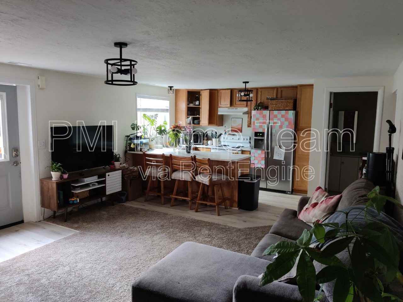 1095 Nalder St - Photo 3 of 26