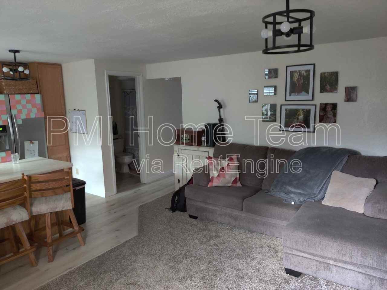 1095 Nalder St - Photo 5 of 26