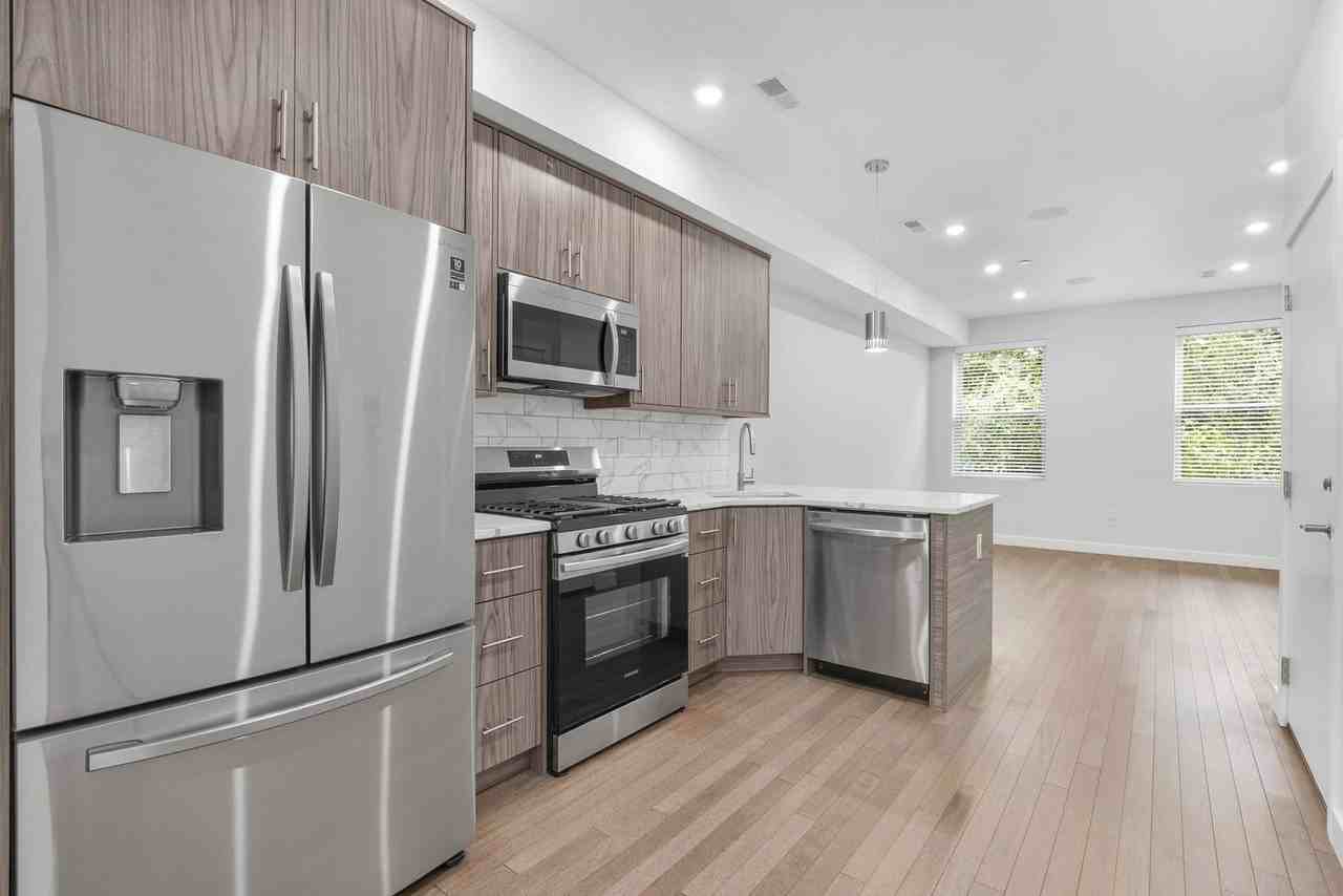 2032 North Franklin Street #B - Photo 3 of 26