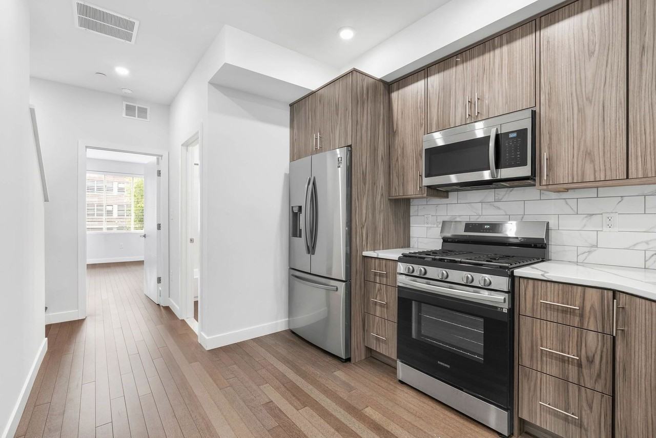 2032 North Franklin Street #B - Photo 5 of 26