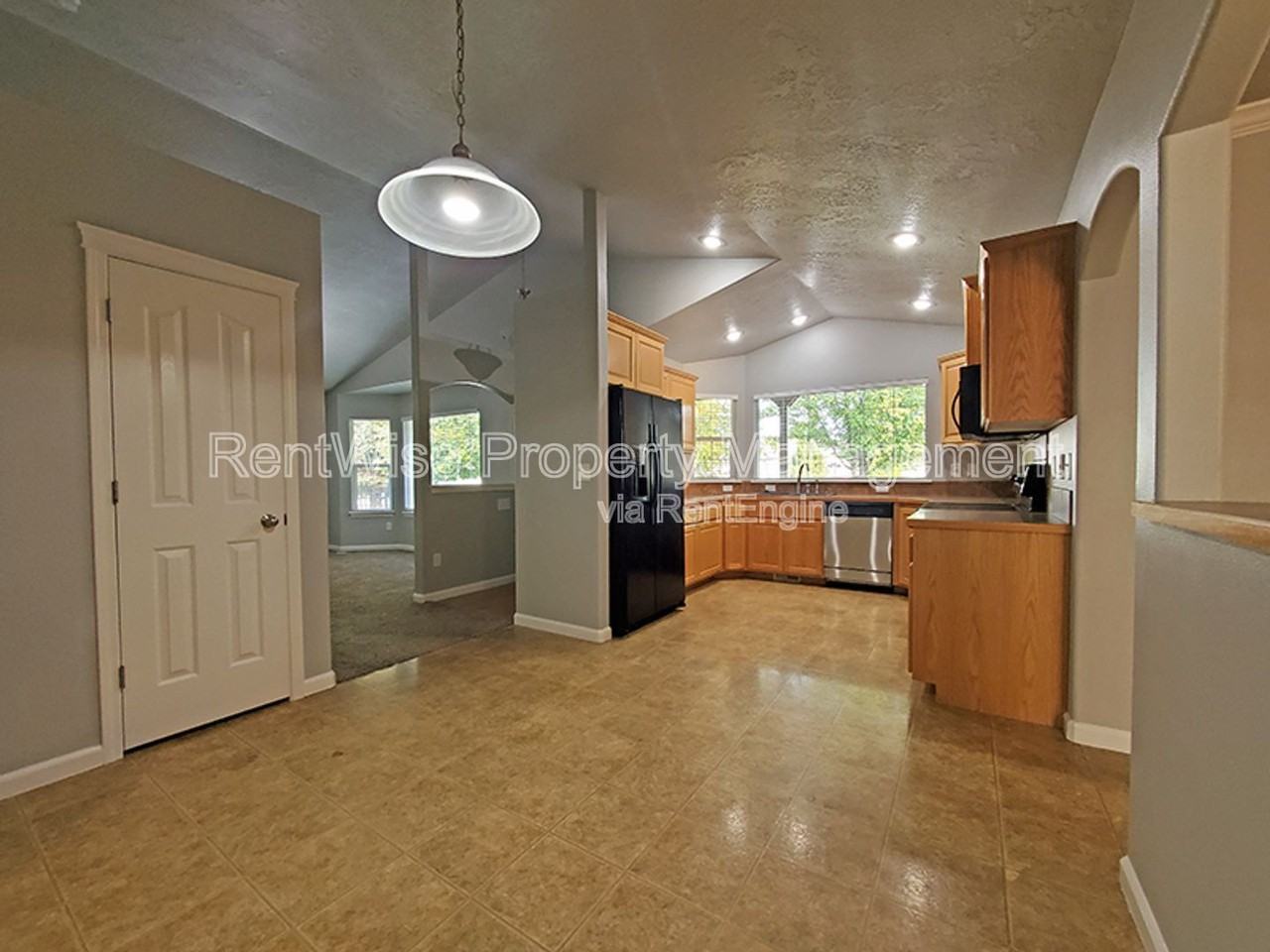 575 W Elias St - Photo 3 of 20
