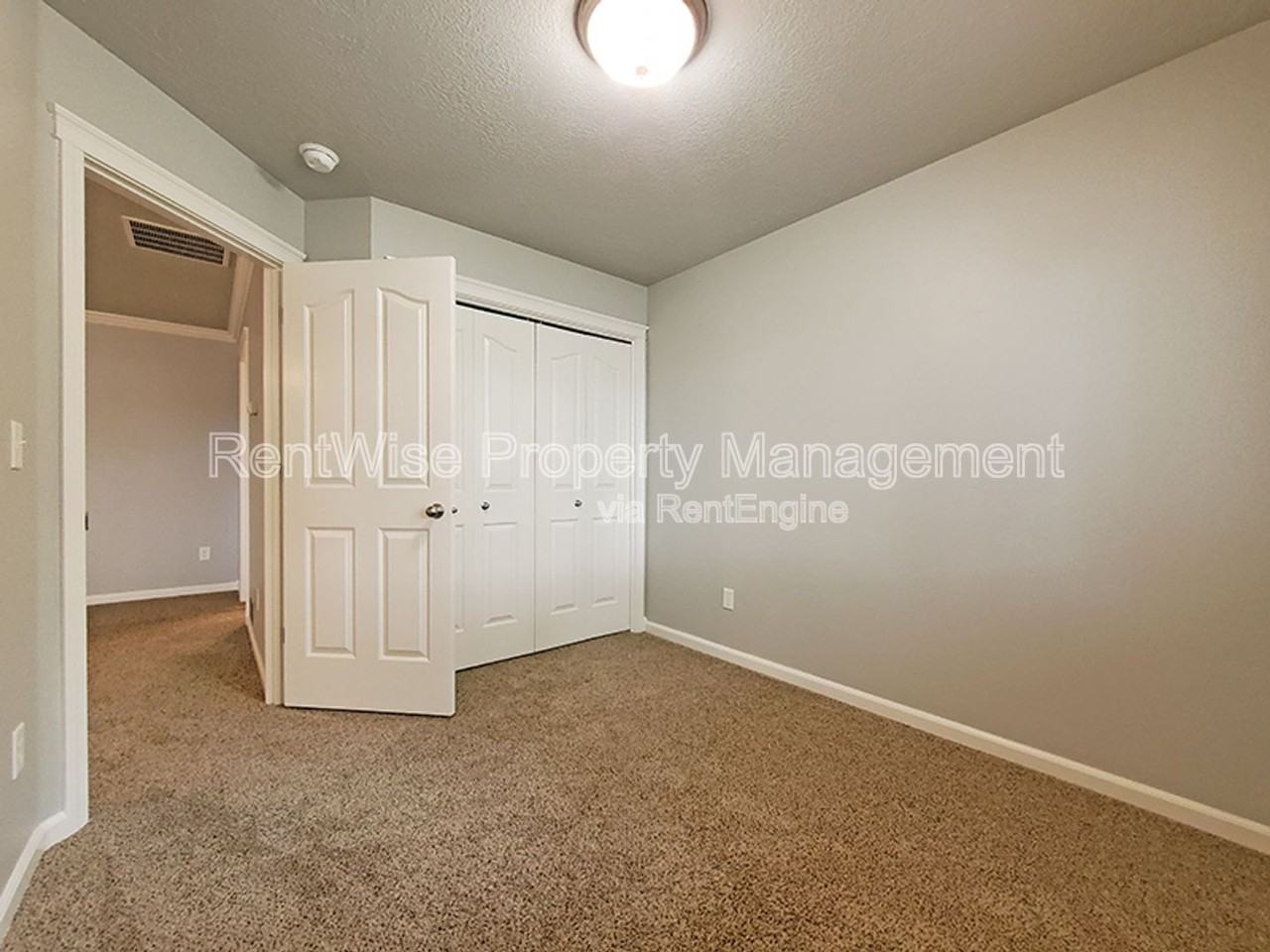 575 W Elias St - Photo 4 of 20