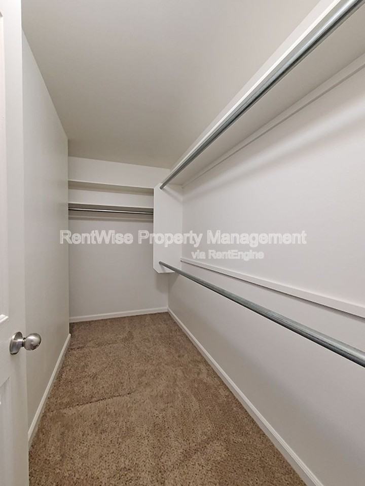 575 W Elias St - Photo 6 of 20