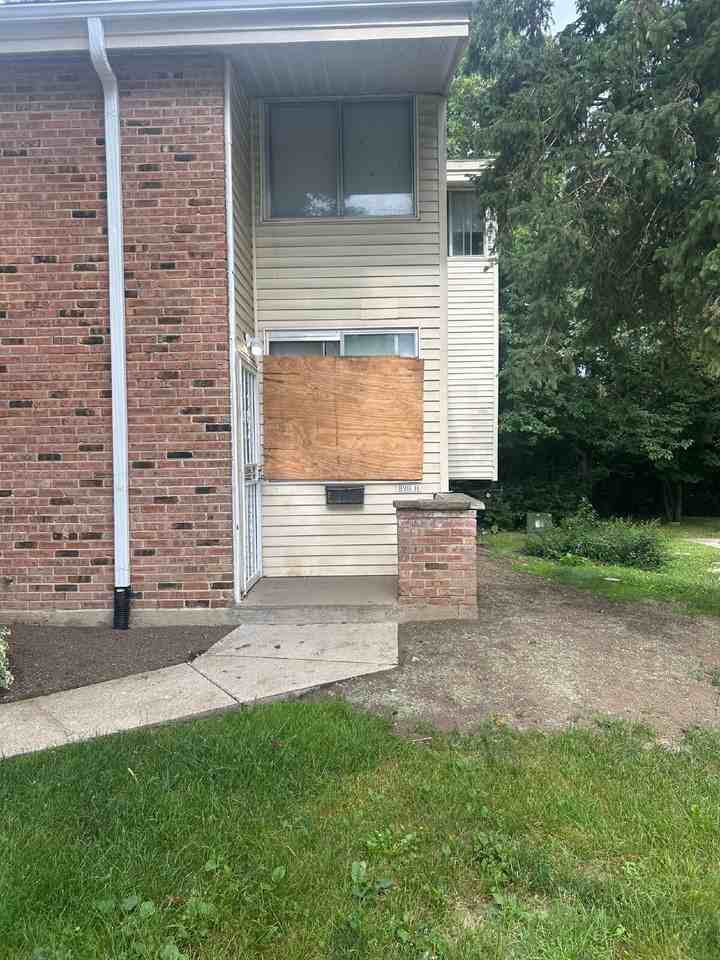 8911 N 95th St #H - Photo 2 of 12