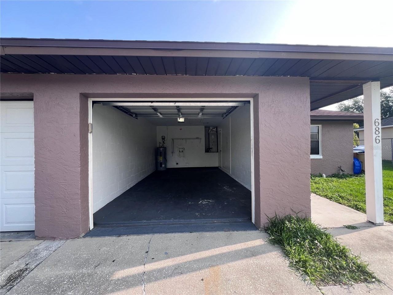 686 Royalty Ct - Photo 3 of 35