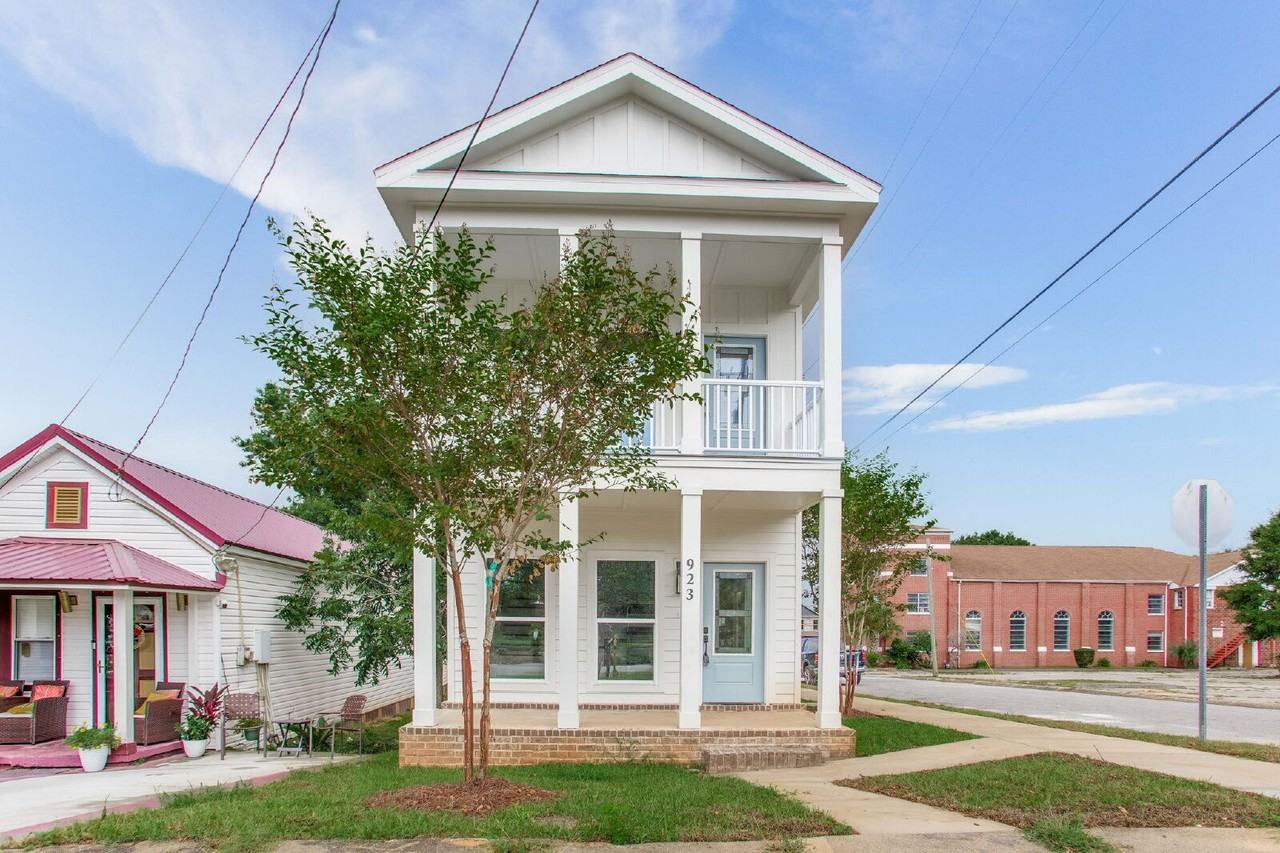 923 W Belmont St - Photo 3 of 38