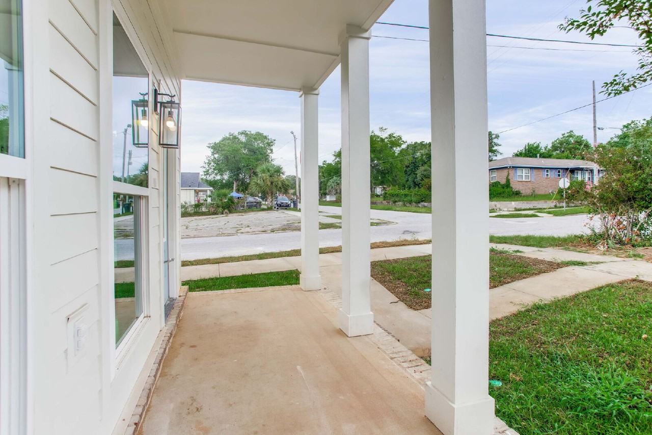 923 W Belmont St - Photo 7 of 38