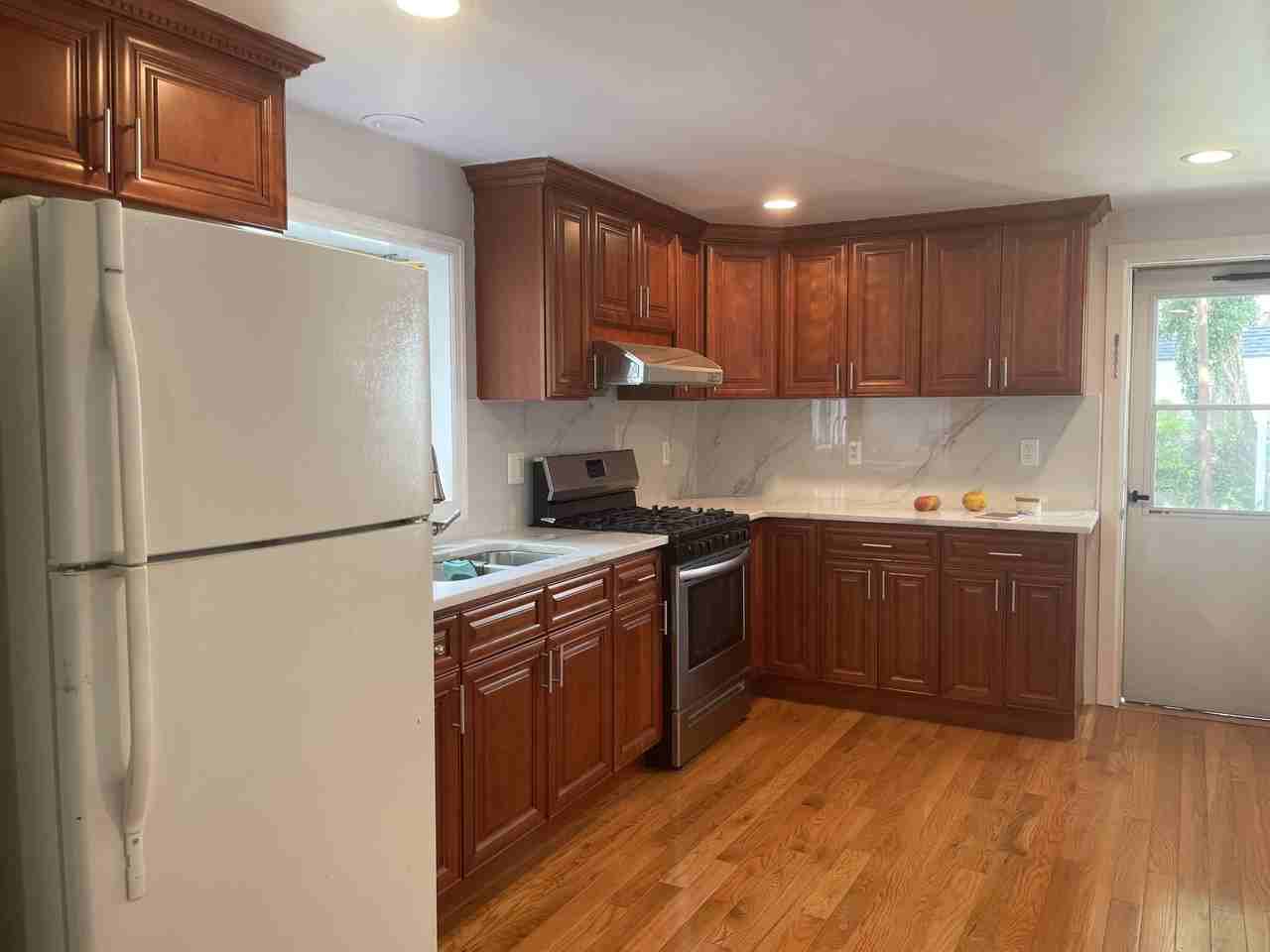 675 1/2 Chestnut St #1 - Photo 4 of 10