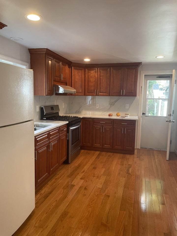 675 1/2 Chestnut St #1 - Photo 5 of 10