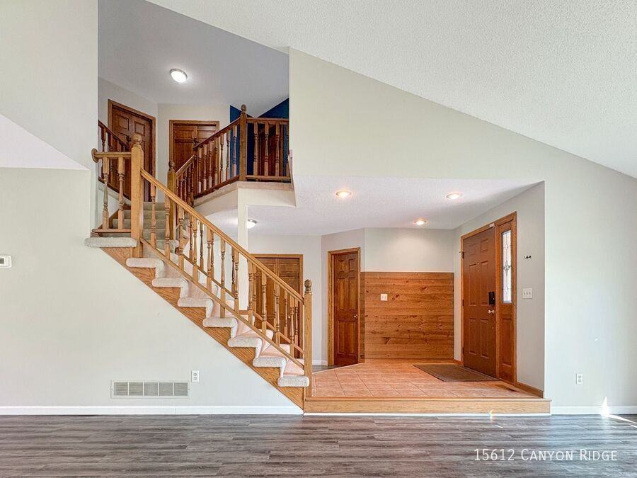15612 Canyon Rdg - Photo 2 of 50