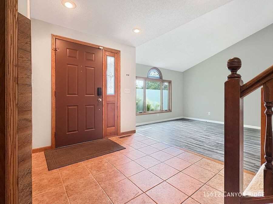 15612 Canyon Rdg - Photo 3 of 50