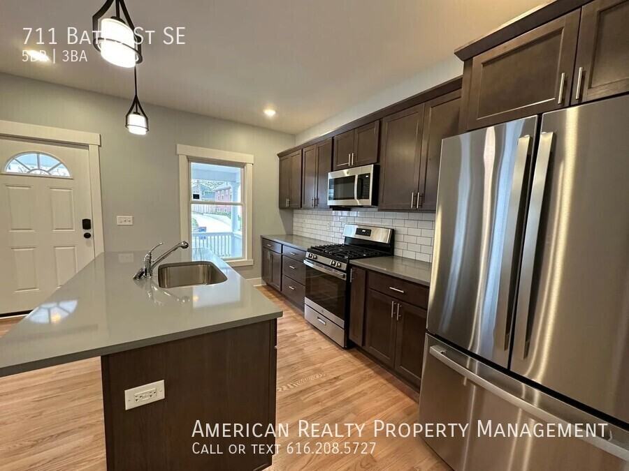 711 Bates Street Southeast - Photo 2 of 19