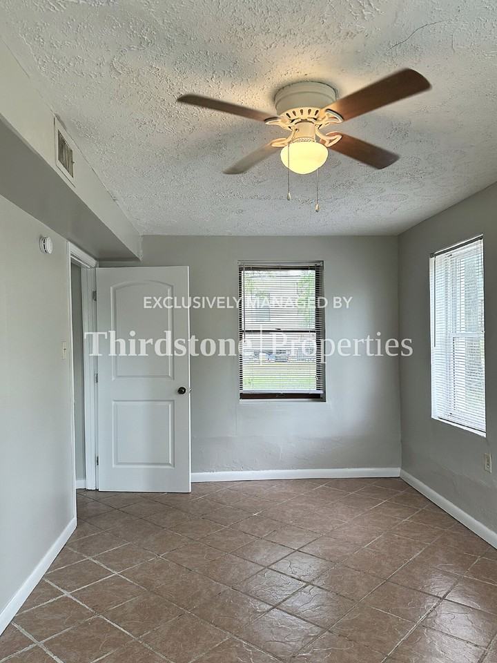 325 W 7th St - Photo 7 of 18