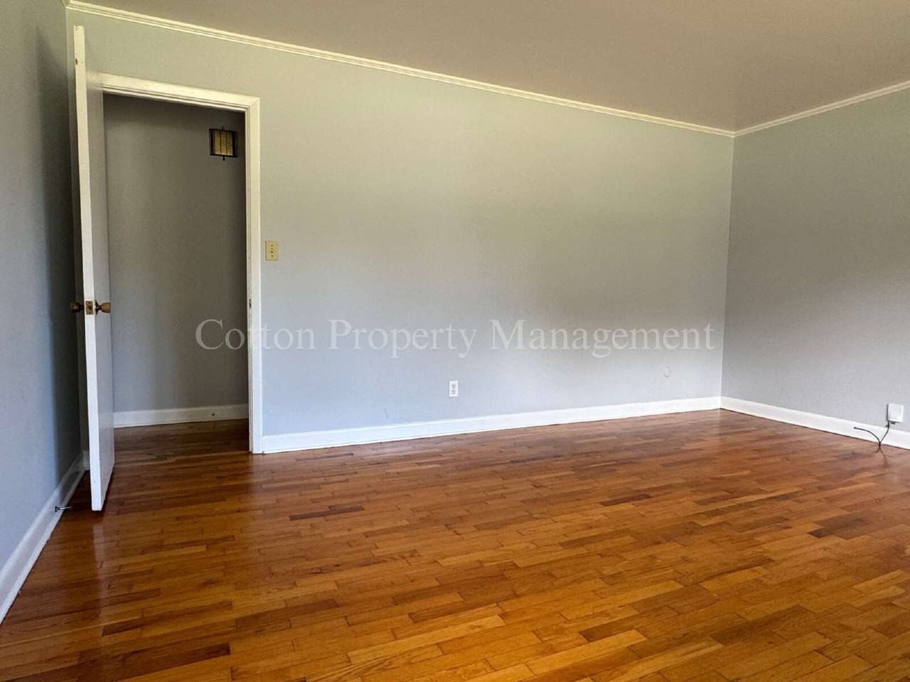 301 Toulon Dr - Photo 4 of 37