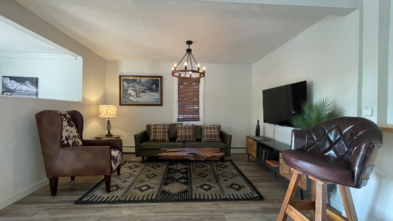 627 S Melrose St - Photo 5 of 21