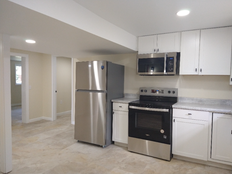 301 D St #B - Photo 4 of 13