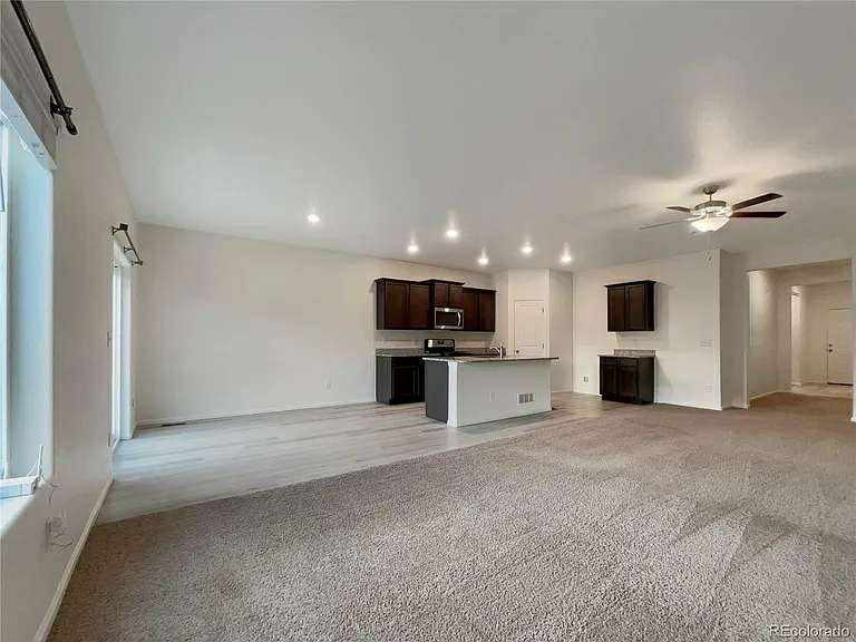 983 Cascade Ct - Photo 2 of 10