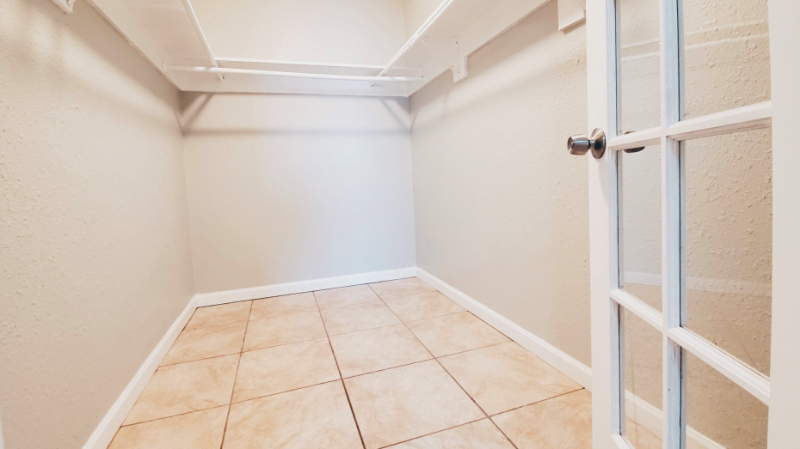 3862 Englewood Cir #3862 - Photo 2 of 10
