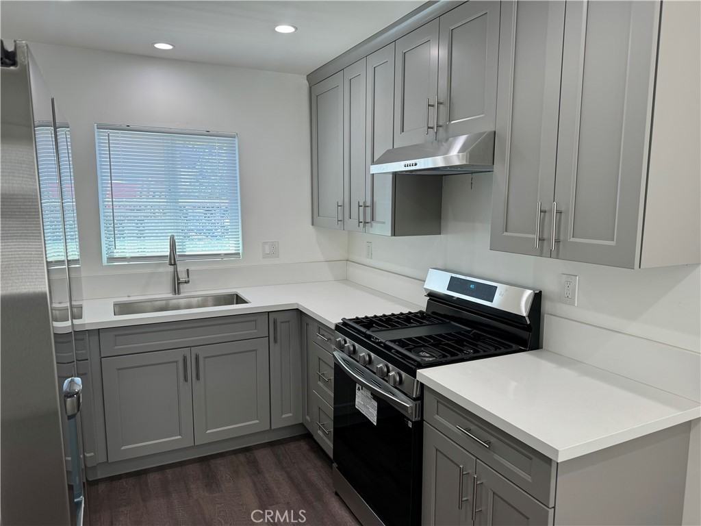 10556 Laurel Canyon Blvd #10556 - Photo 2 of 7