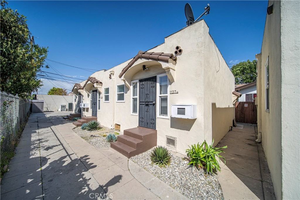 1127 E 67th St #1127 - Photo 3 of 31