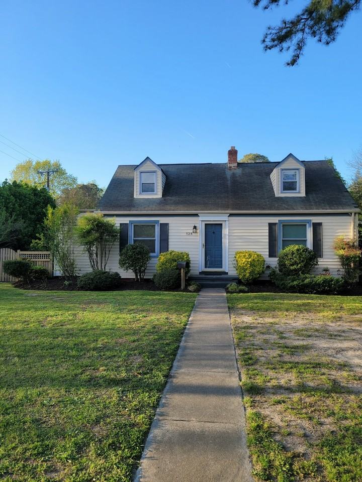 528 N Shore Rd - Photo 3 of 50