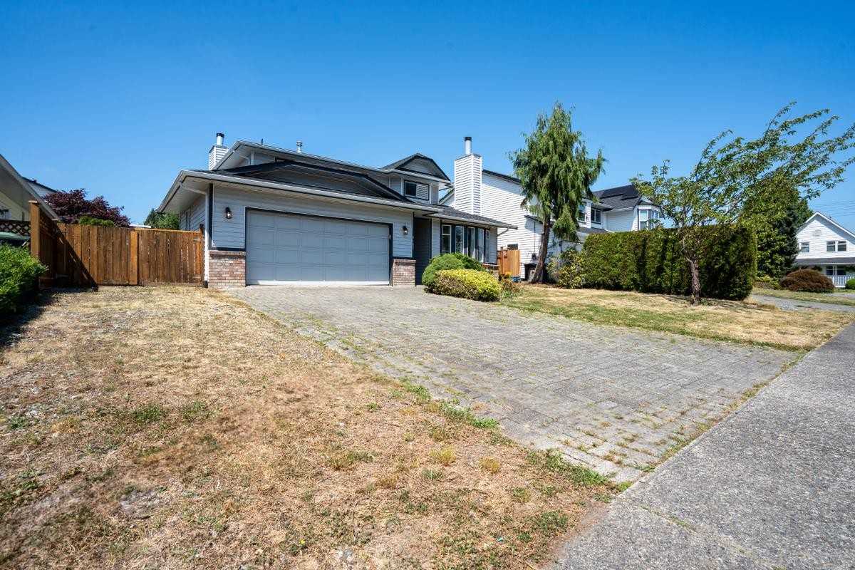 9463 209B Crescent - Photo 2 of 20