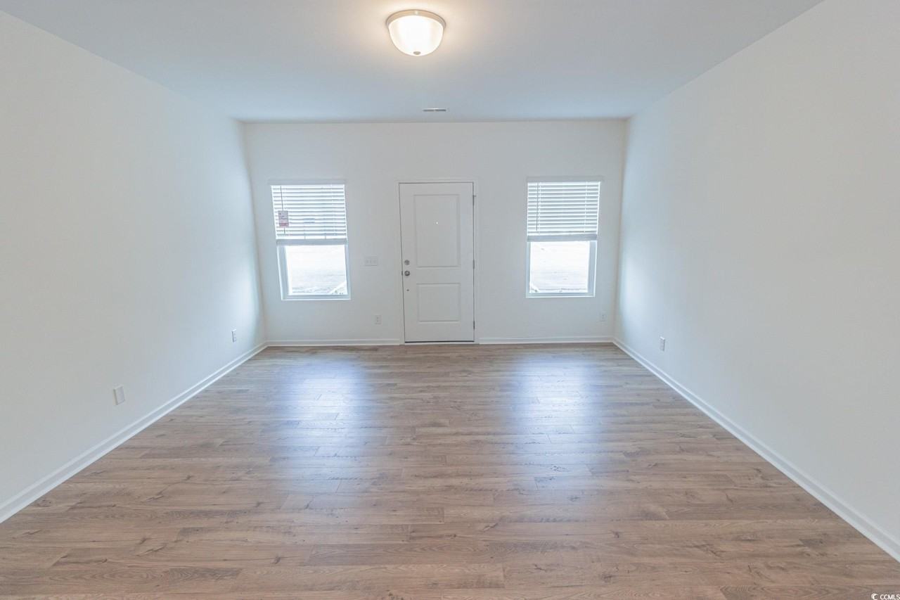 195 Crescent Way - Photo 4 of 23