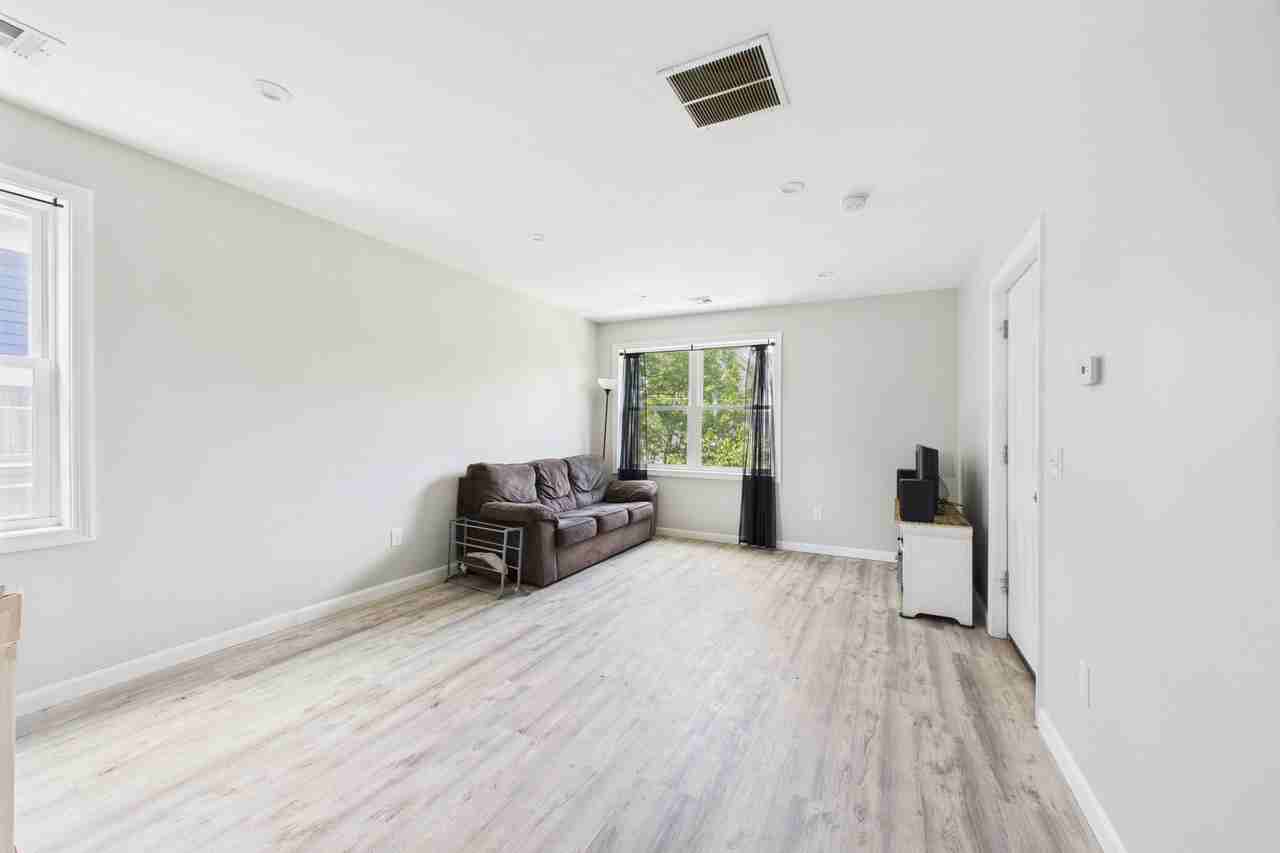 42 Arch Street - Photo 3 of 7