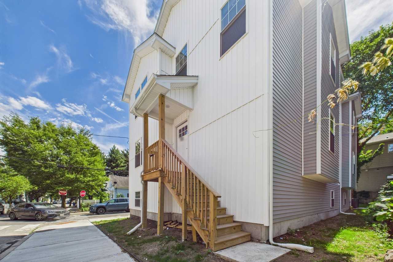 138 Camden Avenue - Photo 3 of 9