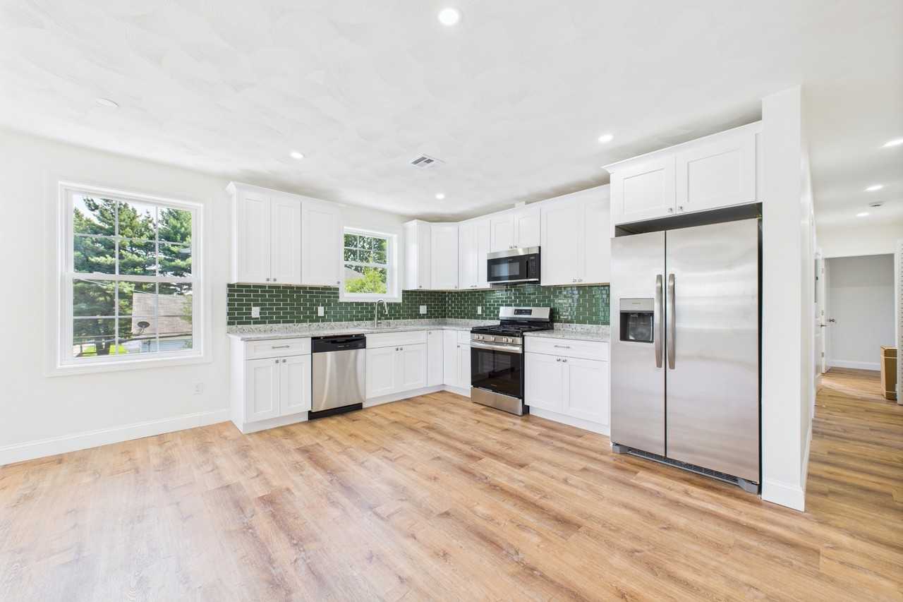 138 Camden Avenue - Photo 4 of 9