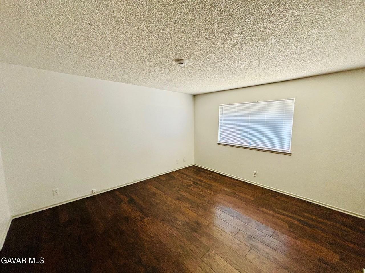 2308 Edam St - Photo 6 of 16