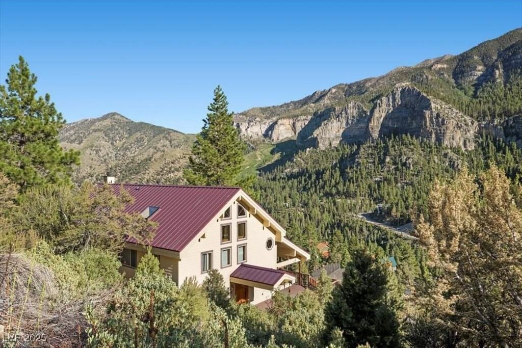 310 Kris Kringle Rd - Photo 4 of 50