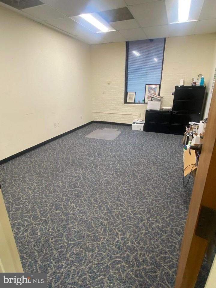 190 W Ostend St - Photo 3 of 11