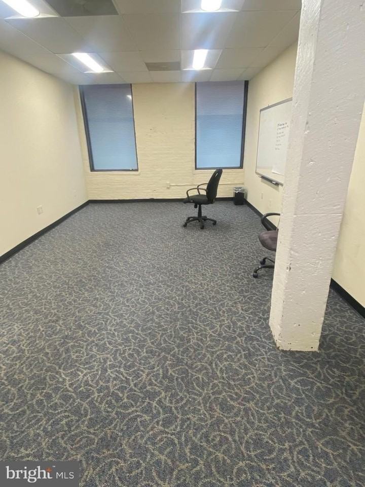 190 W Ostend St - Photo 5 of 11