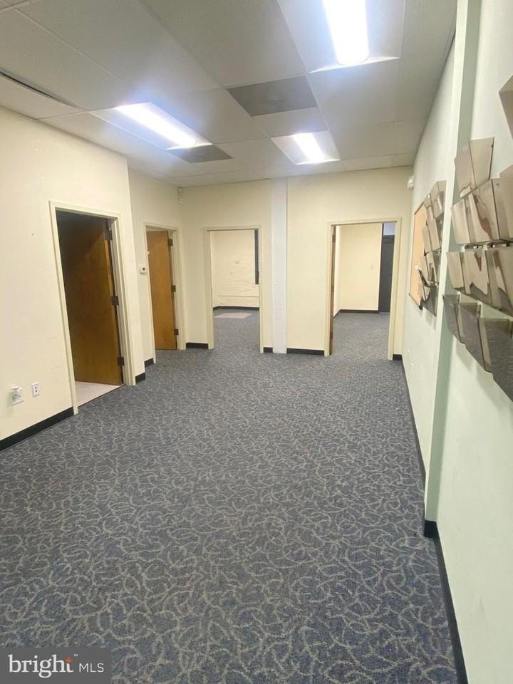 190 W Ostend St - Photo 6 of 11