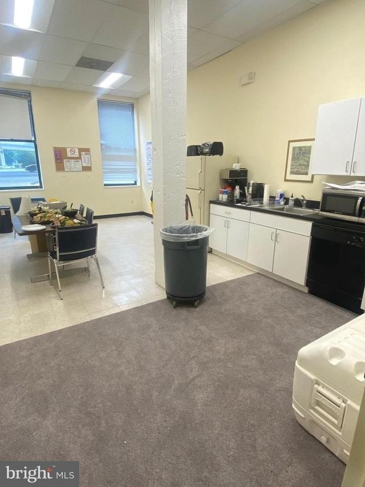 190 W Ostend St - Photo 7 of 11