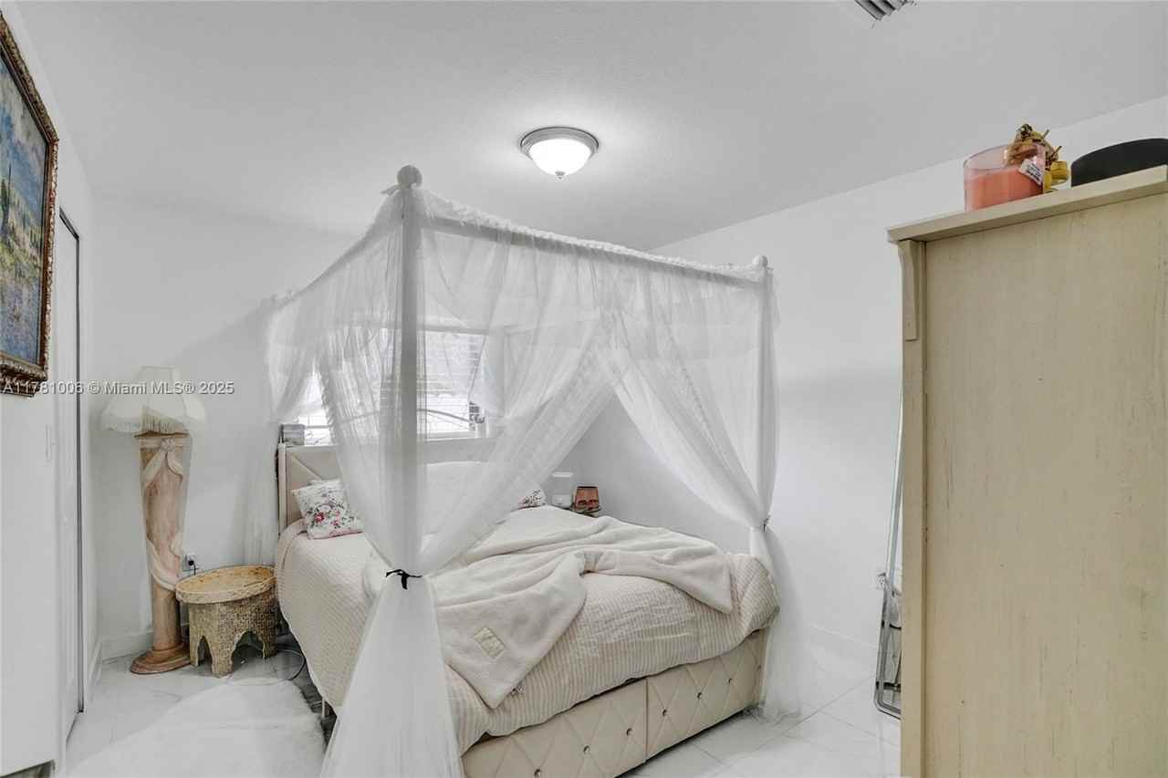 1721 Nw 76th Ter #1712 - Photo 2 of 8