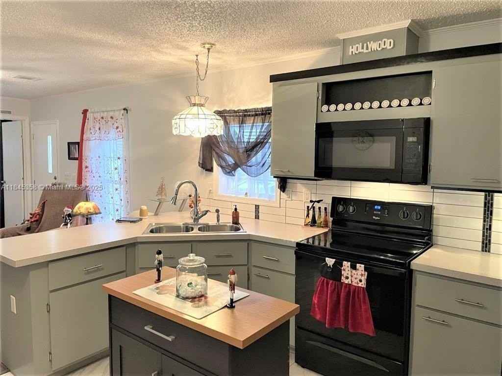 8671 Sw 18th Pl #NA - Photo 2 of 22