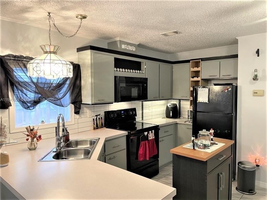 8671 Sw 18th Pl #NA - Photo 3 of 22