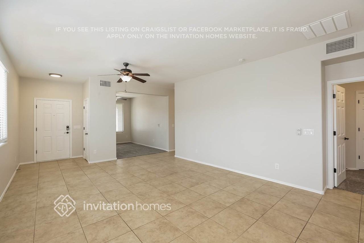 2320 W Desert Ln - Photo 2 of 16